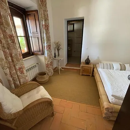 Adamah Vayu -casa Serenida Bed & Breakfast *